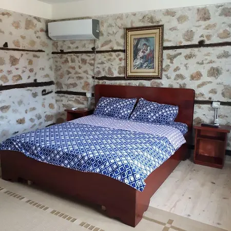 Bona's Apartment Tushemisht